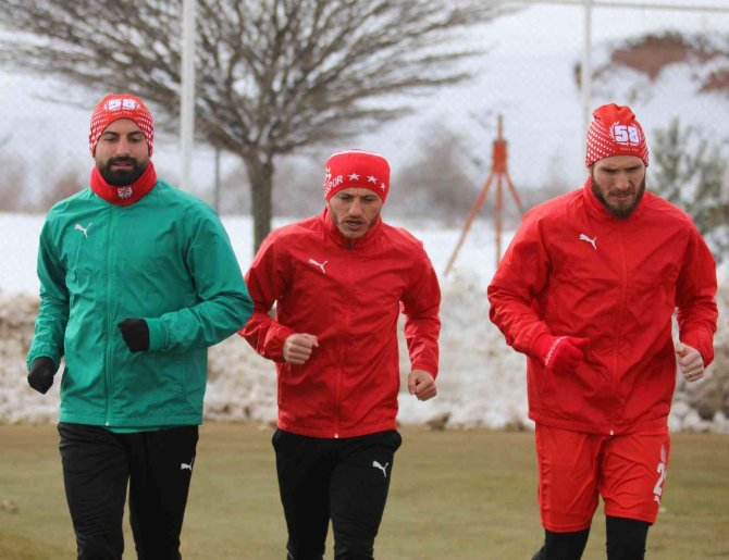 Sivasspor’da Hazırlıklar Ara Vermeden Sürüyor
