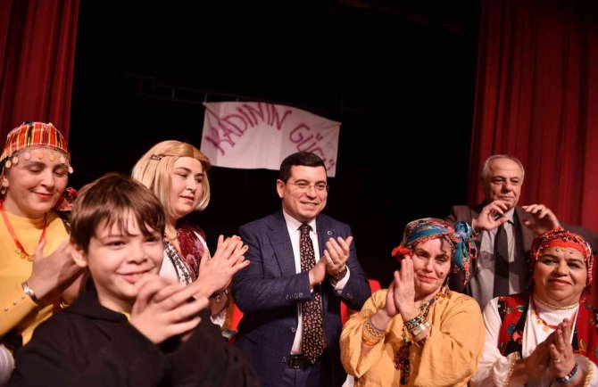Ev Hanımlarından Tiyatro Oyunu