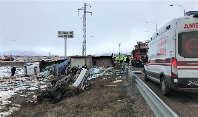Erzincan’da Tır İle Otomobil Çarpıştı: 2 Ölü