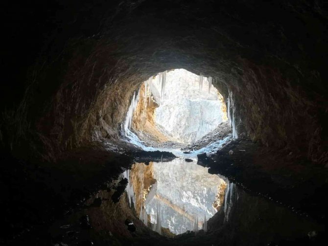 132 Yıllık Taş Yol Suyla Doldu