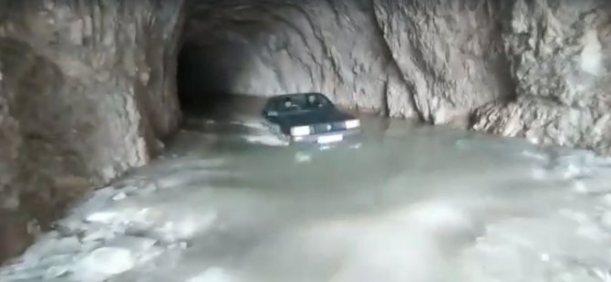 132 Yıllık Taş Yol Suyla Doldu