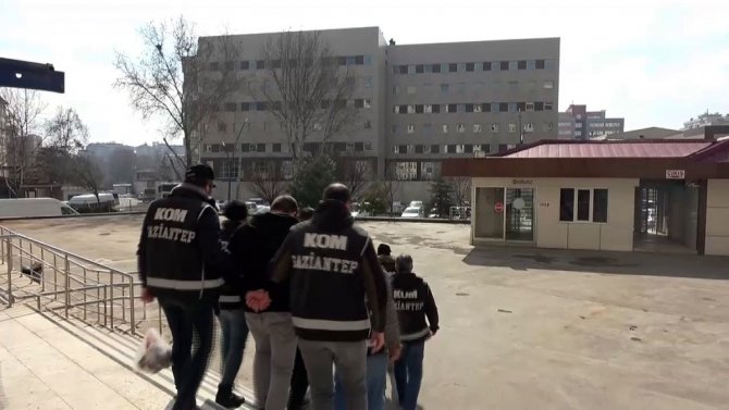 Bir Araca El Yapımı Patlayıcı Atan Şüpheli Tutuklandı