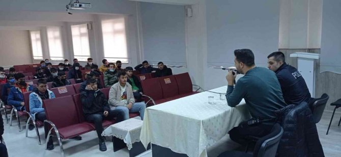 Gediz’de Öğrencilere Polislik Mesleği Tanıtıldı