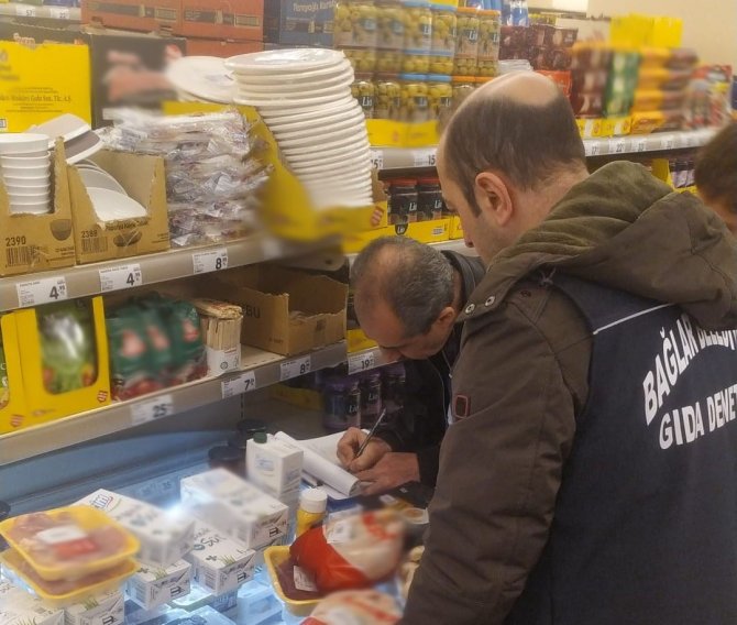Bozulmuş Gıdaları Vatandaşa Satacaklardı, Belediye Ekipleri Yakaladı