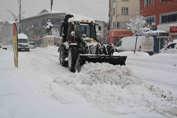 Hakkari’de Karla Mücadele Sürüyor