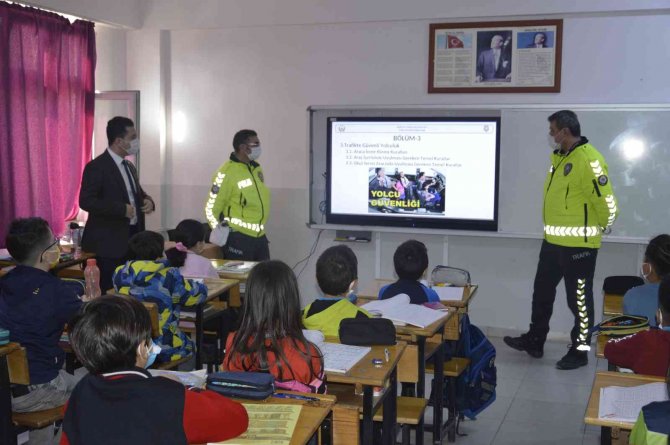 Minikler Hem Eğlendiler Hem De Trafik Kurallarını Öğrendiler