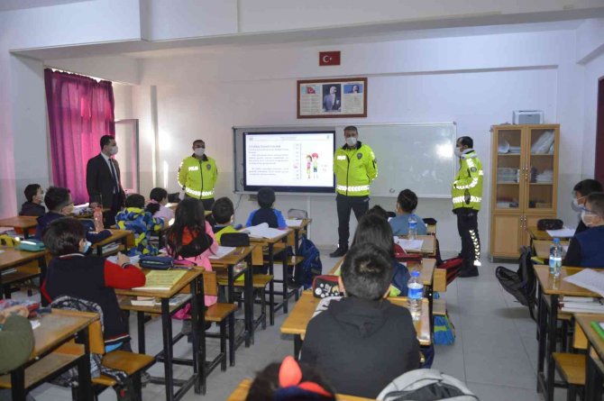 Minikler Hem Eğlendiler Hem De Trafik Kurallarını Öğrendiler