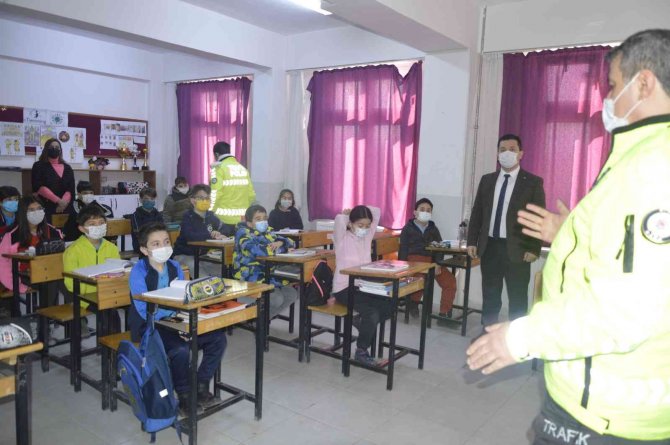 Minikler Hem Eğlendiler Hem De Trafik Kurallarını Öğrendiler