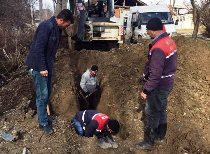 Hisarcık’ta Su Borusunun İçinden Çıkarılan 5 Metre Ağaç Kökü Şaşırttı