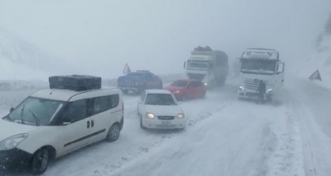 Antalya-konya Karayolu Sadece Otobüslere Kontrollü Şekilde Açıldı