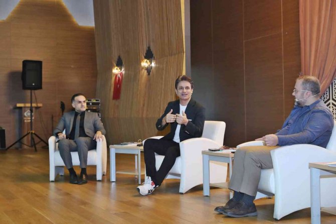 Sultangazili Gençler Medya Sektörünün Deneyimli İsimleriyle Buluştu