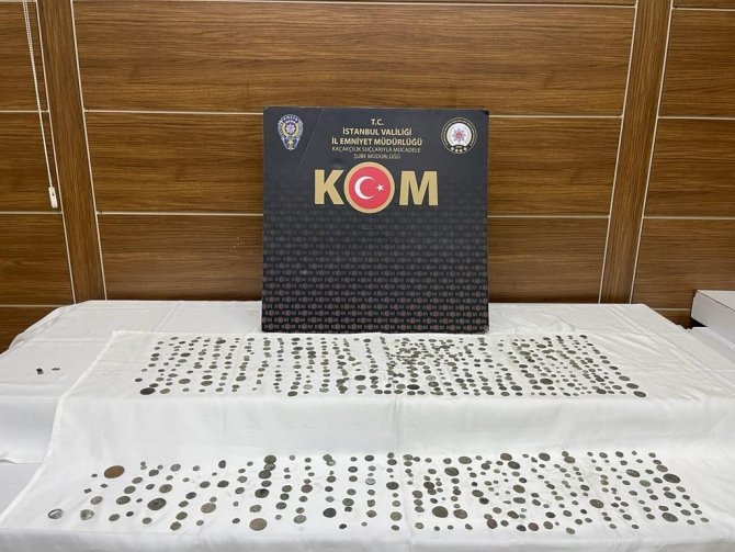 İ̇stanbul’da Tarihi Eser Operasyonu: Binlerce Sikke Ve Obje Ele Geçirildi