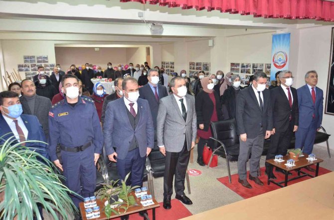 Sınavda Dereceye Giren Velilere Hediyeleri Verildi