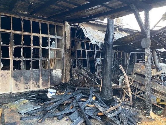 Sanayi Sitesinde Çıkan Yangın, 6 İş Yerinde Hasara Sebep Oldu