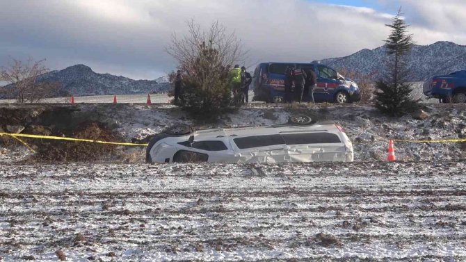 Buzlanan Yolda İşçi Servisi Devrildi: 1 Ölü, 7 Ağır Yaralı