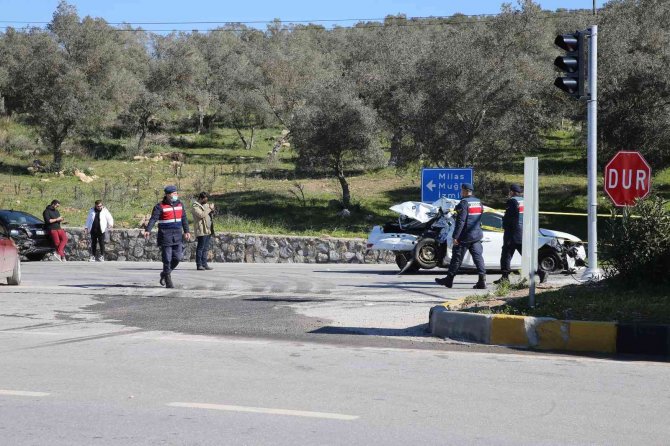 Kırmızı Işıkta Duran Otomobillere Çarptı; 7 Kişi Yaralandı