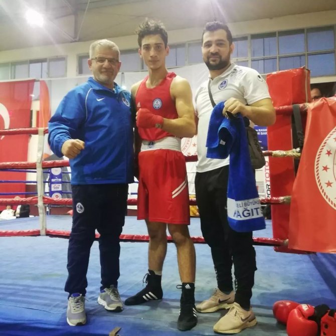 Kağıtspor’un Boksörleri Başarıyla Döndü