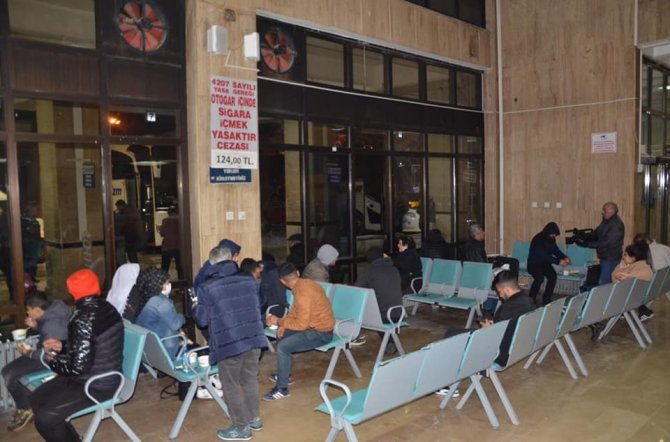 Yolda Mahsur Kalanlara Çorba İkram Edildi