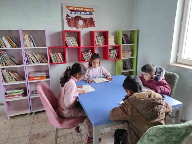 Siirt Valiliğinden Köy Okullarına Kitap Desteği