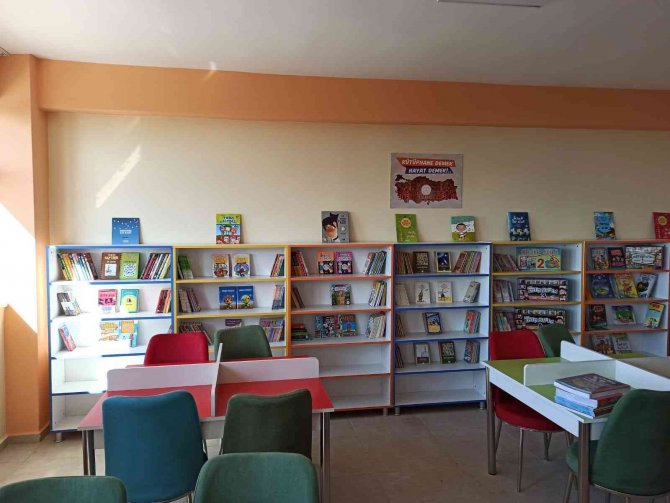 Siirt Valiliğinden Köy Okullarına Kitap Desteği