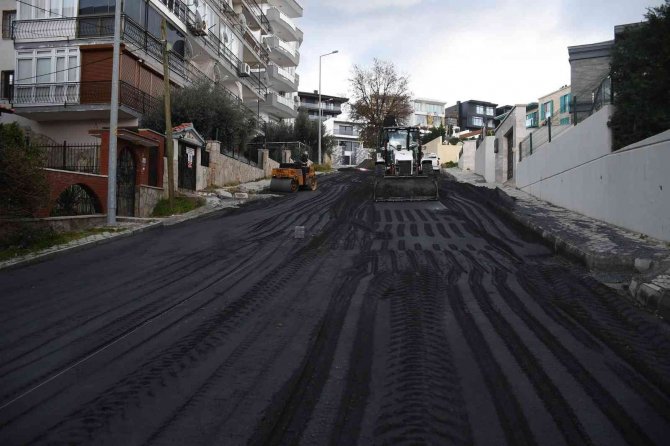 Kuşadası’nda Yol Yapım Çalışmaları Devam Ediyor