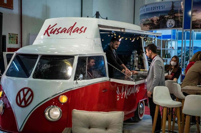 Kuşadası Standı Ziyaretçi Akınına Uğradı