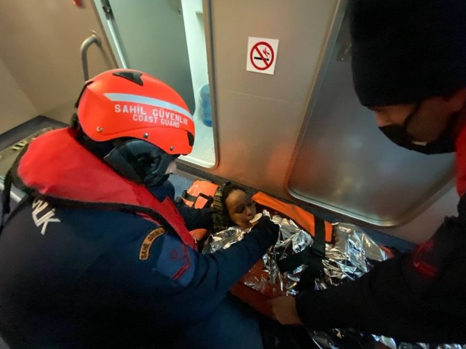 Türk Sahilinde Yaralı Olarak Bulanan Düzensiz Göçmeni Sahil Güvenlik Botu Kurtardı
