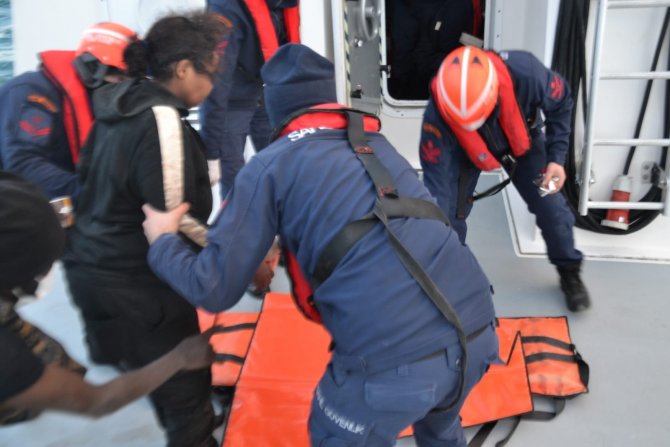 Türk Sahilinde Yaralı Olarak Bulanan Düzensiz Göçmeni Sahil Güvenlik Botu Kurtardı