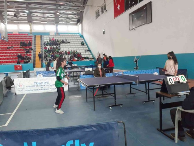 Masa Tenisinde Arpaçay 3 Kasım Ortaokulu Şampiyon Oldu