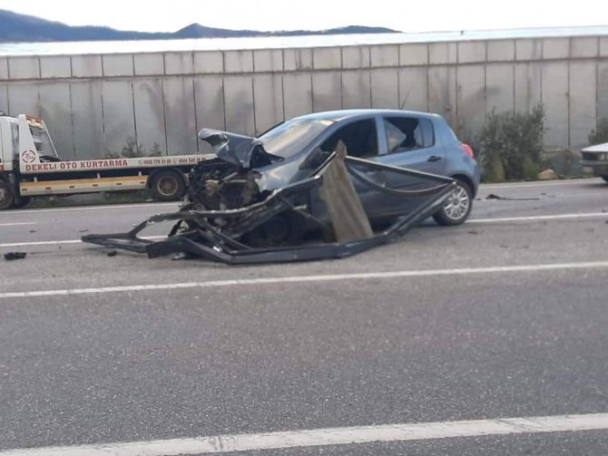 Mersin’de Feci Kaza: Otomobil İkiye Bölündü