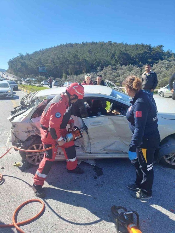 Milas-bodrum Karayolunda Zincirleme Trafik Kazası: 1’i Ağır 7 Yaralı