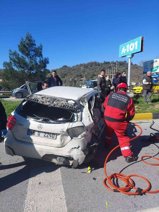 Milas-bodrum Karayolunda Zincirleme Trafik Kazası: 1’i Ağır 7 Yaralı
