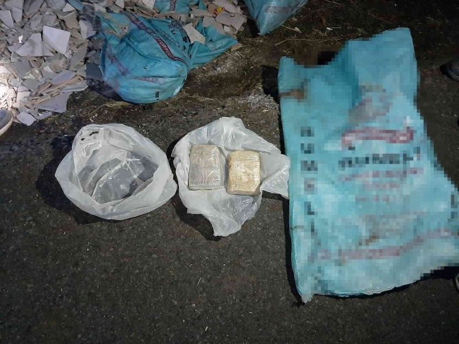Moloz Çuvallarının İçerisine Gizlendi: Yaklaşık 1 Kilogram Eroin Maddesi Ele Geçirildi