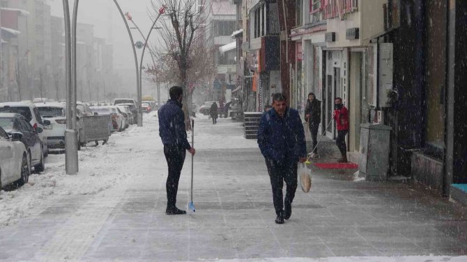 Muş’ta 37 Köy Yolu Ulaşıma Kapandı
