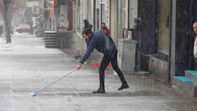 Muş’ta 37 Köy Yolu Ulaşıma Kapandı