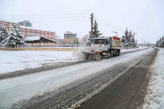Niğde Belediyesi Kar Ekipleri Teyakkuzda