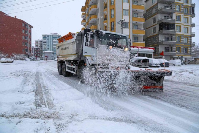 Niğde Belediyesi Kar Ekipleri Teyakkuzda