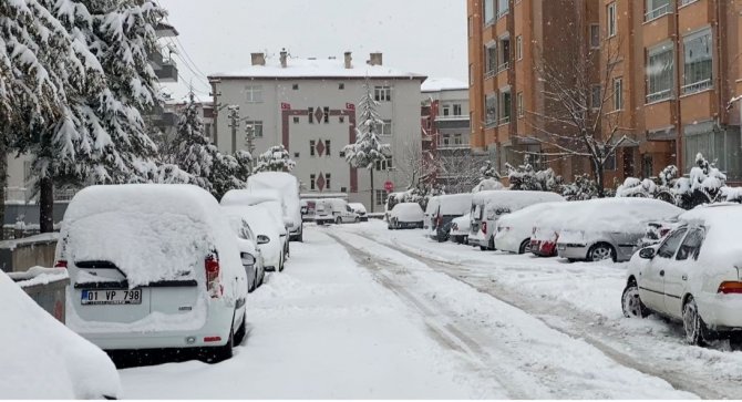 Niğde’de Kar Yağışı Hayatı Olumsuz Etkiliyor