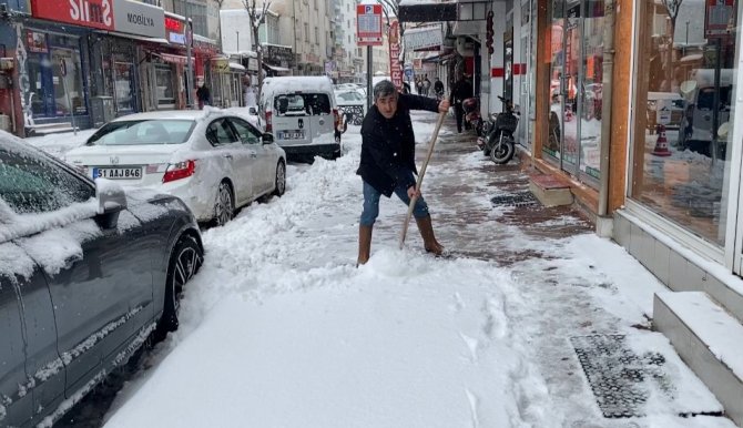 Niğde’de Kar Yağışı Hayatı Olumsuz Etkiliyor