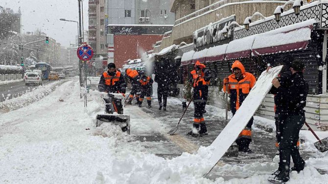 Niğde’de Kar Yağışı Hayatı Olumsuz Etkiliyor
