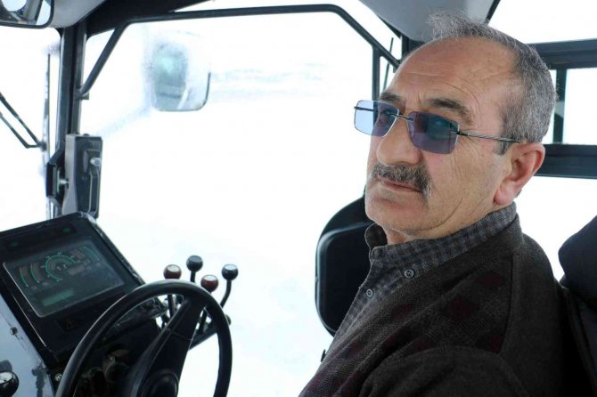 Kar Yüzlerce Köy Yolunu Kapattı, Ekipler Çalışmalarını Sürdürüyor