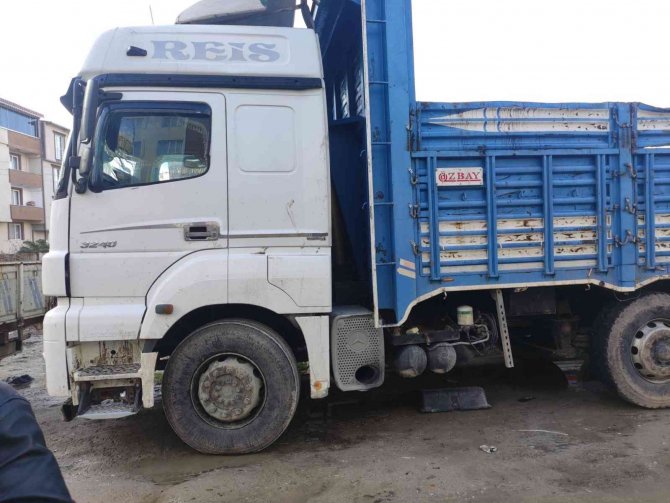 Hırsızlar Kamyon Akülerine Dadandı