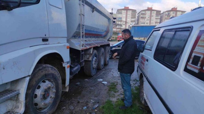 Hırsızlar Kamyon Akülerine Dadandı