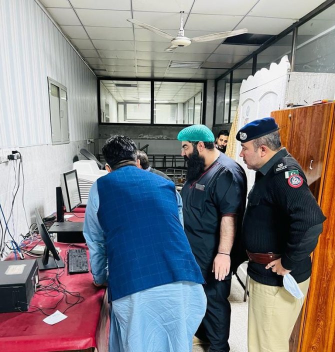 Pakistan’da Erkek Çocuk Doğurmak İçin Hamile Kadının Kafasına 5 Santimetrelik Çivi Çaktılar