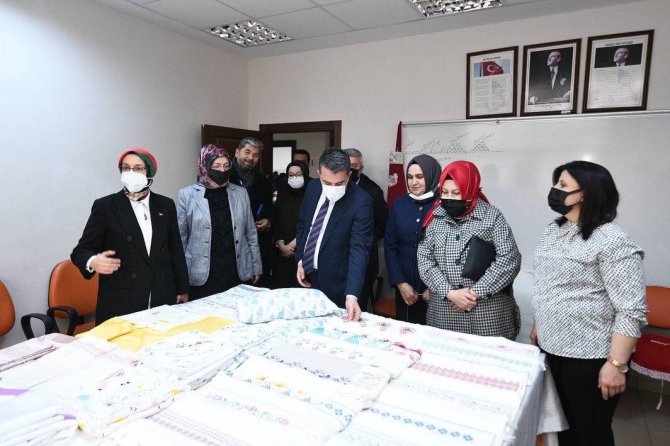 Ak Partili Çam’dan Pursaklar Belediyesi Hanım Evleri’ne Ziyaret