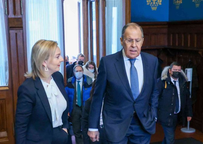 Lavrov: “Batılı Meslektaşlarımız Zelenskiy’e Rusya’yı Dengeden Çıkarmak İçin Sadece Bir Araç Olarak İhtiyaç Duyuyor”