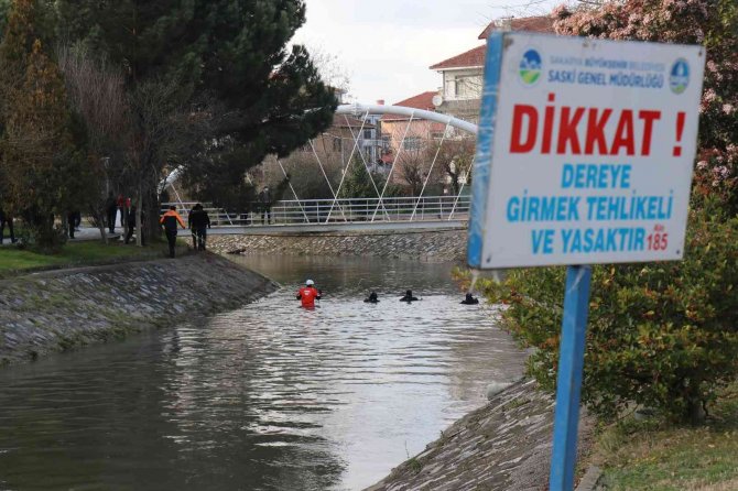 Kayıp Olarak Aranıyordu, Cüzdanı Ve Telefonu Dere Kenarında Bulundu