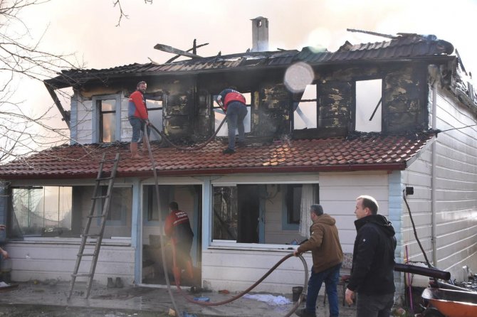 Kış Günü Evsiz Kaldılar