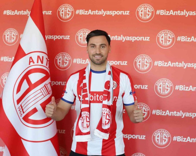 Antalyaspor, Sinan Gümüş İle 2.5 Yıllık Sözleşme İmzaladı