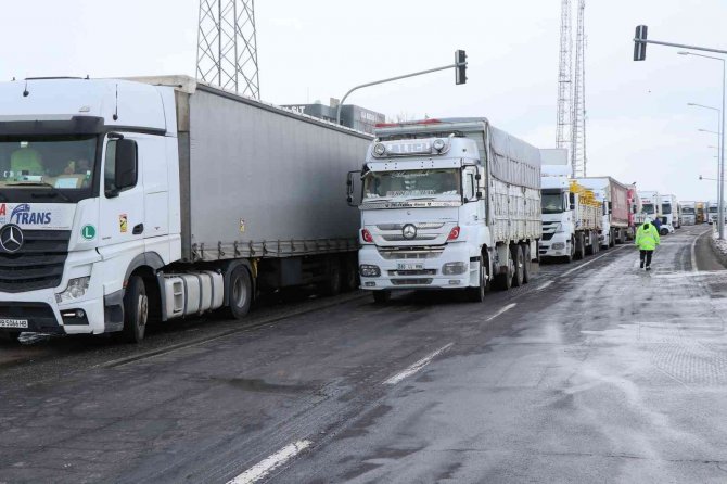 Aksaray-konya Yolu Otobüs Ve Otomobillere Açıldı